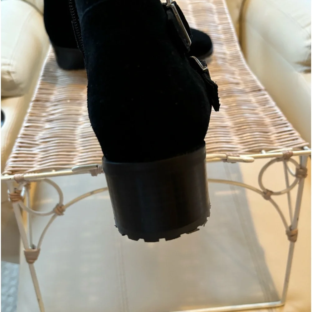 SALE!!! BLONDO suede bootie - Picture 4 of 7